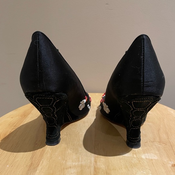 Unique floral embroidered satin wedges by Sam Edelman - Picture 4 of 4